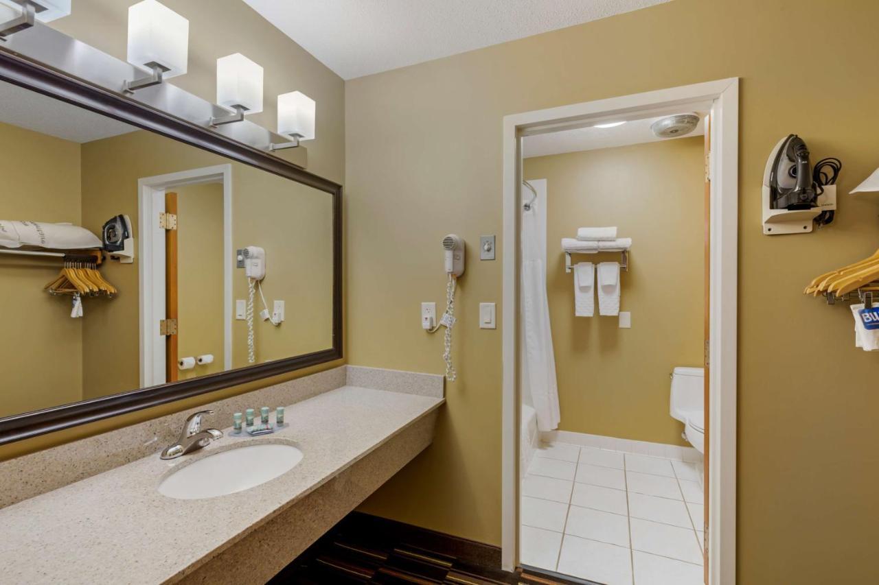 Western Falcon Plaza Hotel 3*