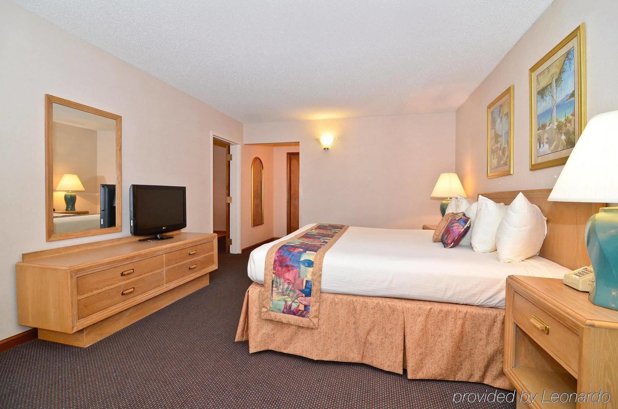Western Falcon Plaza 3*
